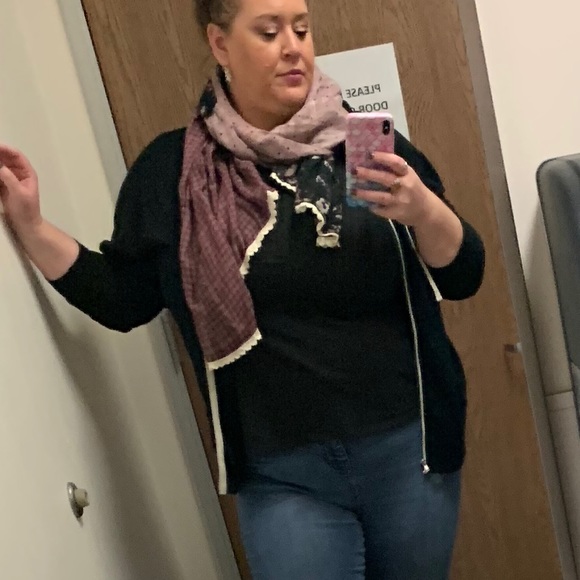 Meet your Posher, Danielle - Picture 9 of 16